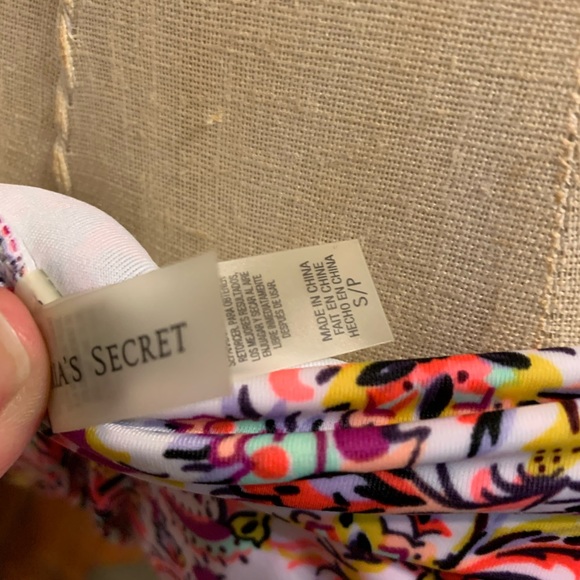 Victoria’s Secret bikini - Picture 5 of 12